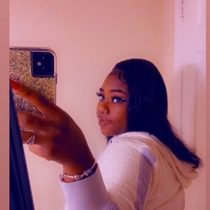 Meet your Posher, Kayla